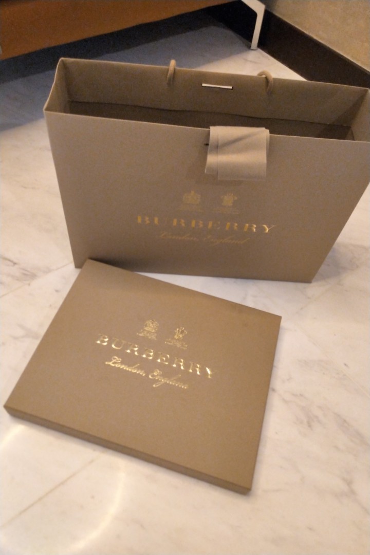 BN Burberry Gift Box with ribbon bag 