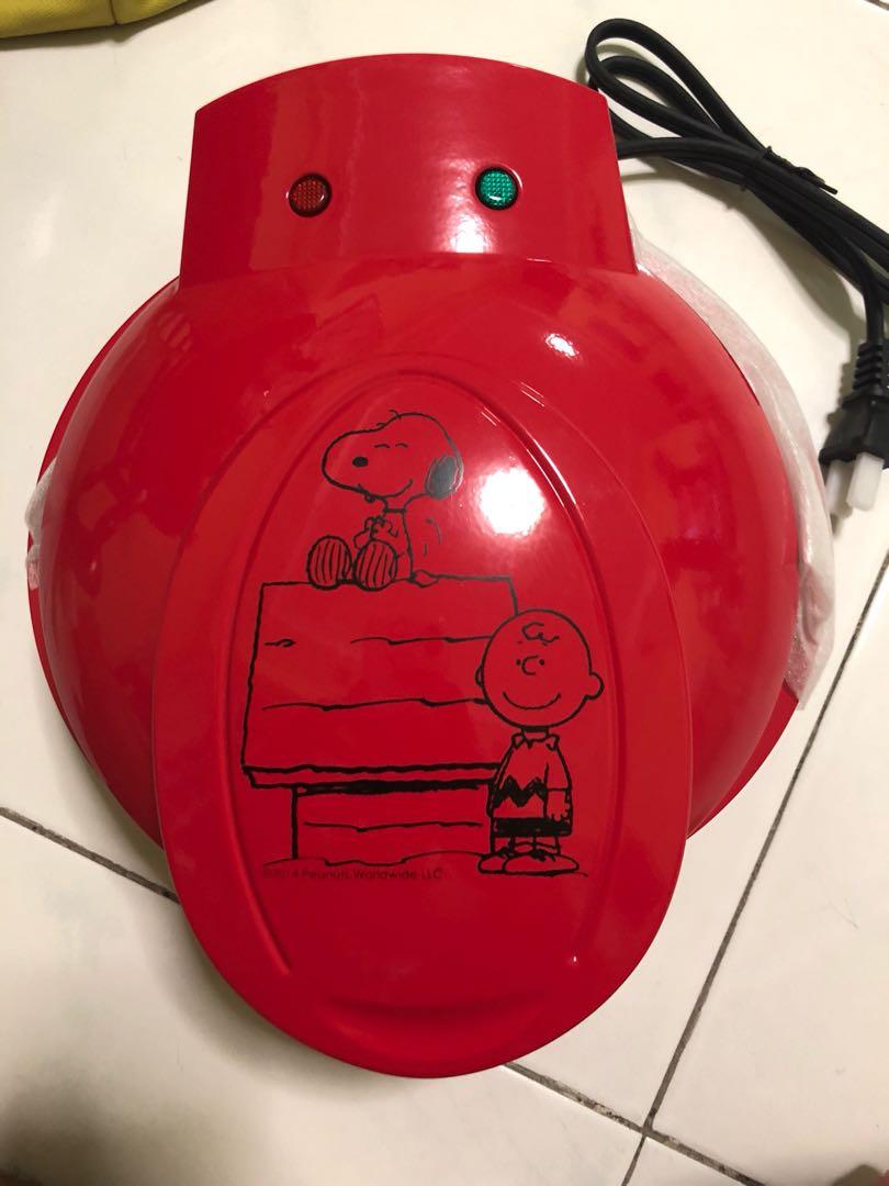 snoopy and charlie brown waffle maker