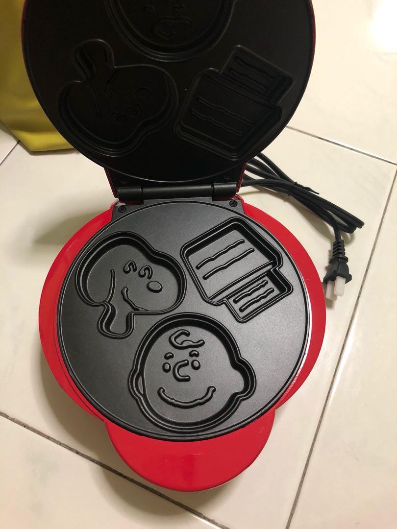 snoopy waffle maker