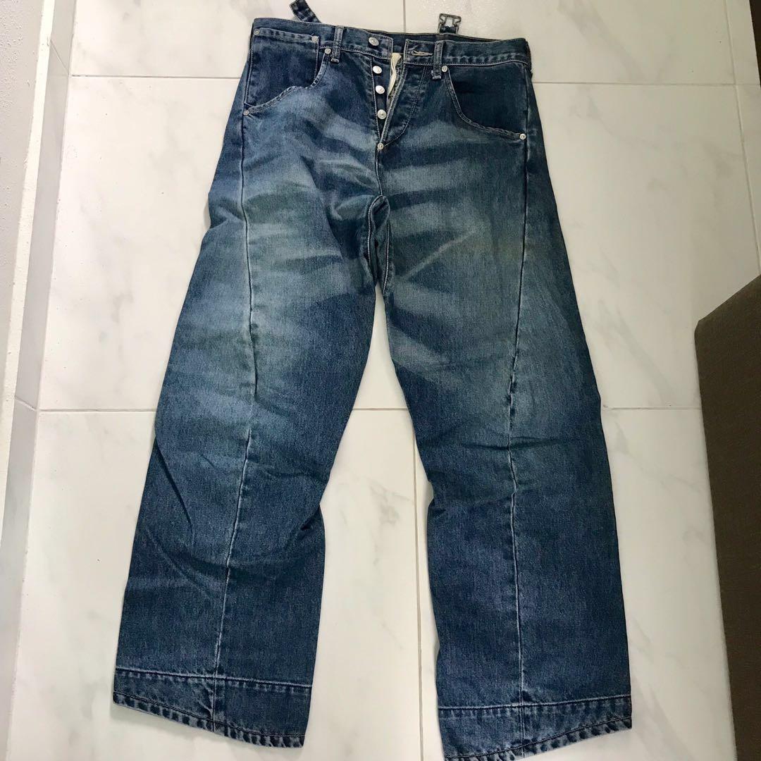 twisted levis jeans