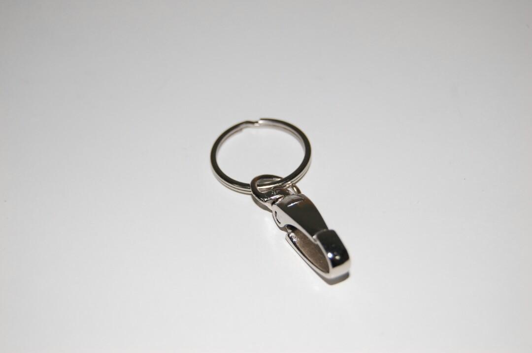 Keychain (Keyring with Metal Clip) *2022 Clearance Sale! Lowest Discount Prices!* (FRESH STOCK FOR CLEARANCE!) (Category: Craft Supplies & Tools) located in Singapore. Submitted by cdcomasia (Listing ID 192979909, Image 8). Description: Metal Key-ring clips with Carabiner hook type design suitable as a delightfully useful organizer holder for both men and women equally. Made from High Quality Metals. *(Delivery upon request. Local SG Seller Servi
