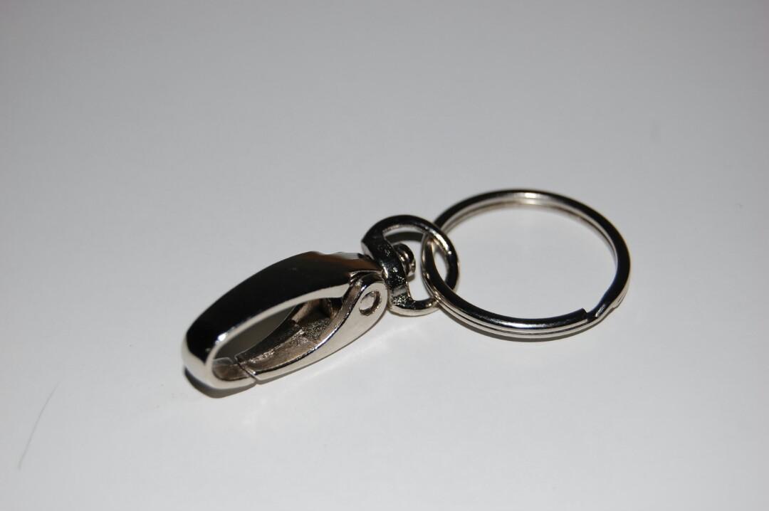 Keychain (Keyring with Metal Clip) *2022 Clearance Sale! Lowest Discount Prices!* (FRESH STOCK FOR CLEARANCE!) (Category: Craft Supplies & Tools) located in Singapore. Submitted by cdcomasia (Listing ID 192979909, Image 7). Description: Metal Key-ring clips with Carabiner hook type design suitable as a delightfully useful organizer holder for both men and women equally. Made from High Quality Metals. *(Delivery upon request. Local SG Seller Servi