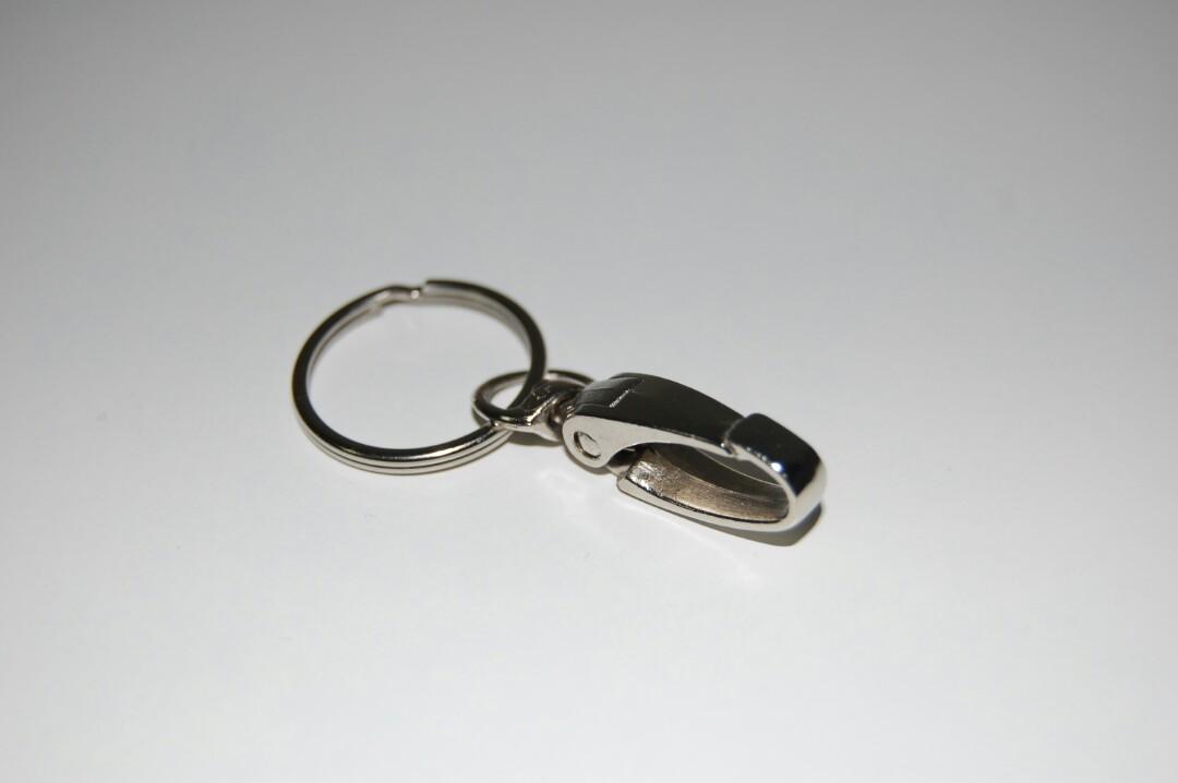 Keychain (Keyring with Metal Clip) *2022 Clearance Sale! Lowest Discount Prices!* (FRESH STOCK FOR CLEARANCE!) (Category: Craft Supplies & Tools) located in Singapore. Submitted by cdcomasia (Listing ID 192979909, Image 10). Description: Metal Key-ring clips with Carabiner hook type design suitable as a delightfully useful organizer holder for both men and women equally. Made from High Quality Metals. *(Delivery upon request. Local SG Seller Serv