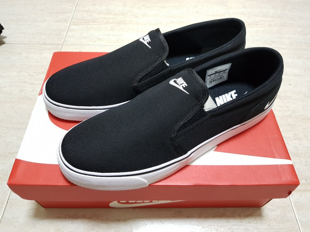 nike toki slip on black