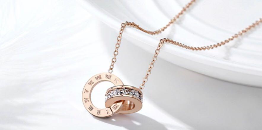 Super Fashion *Roman Numerals* Rose Gold//Silver Cubic Zirconia Pendant Necklace