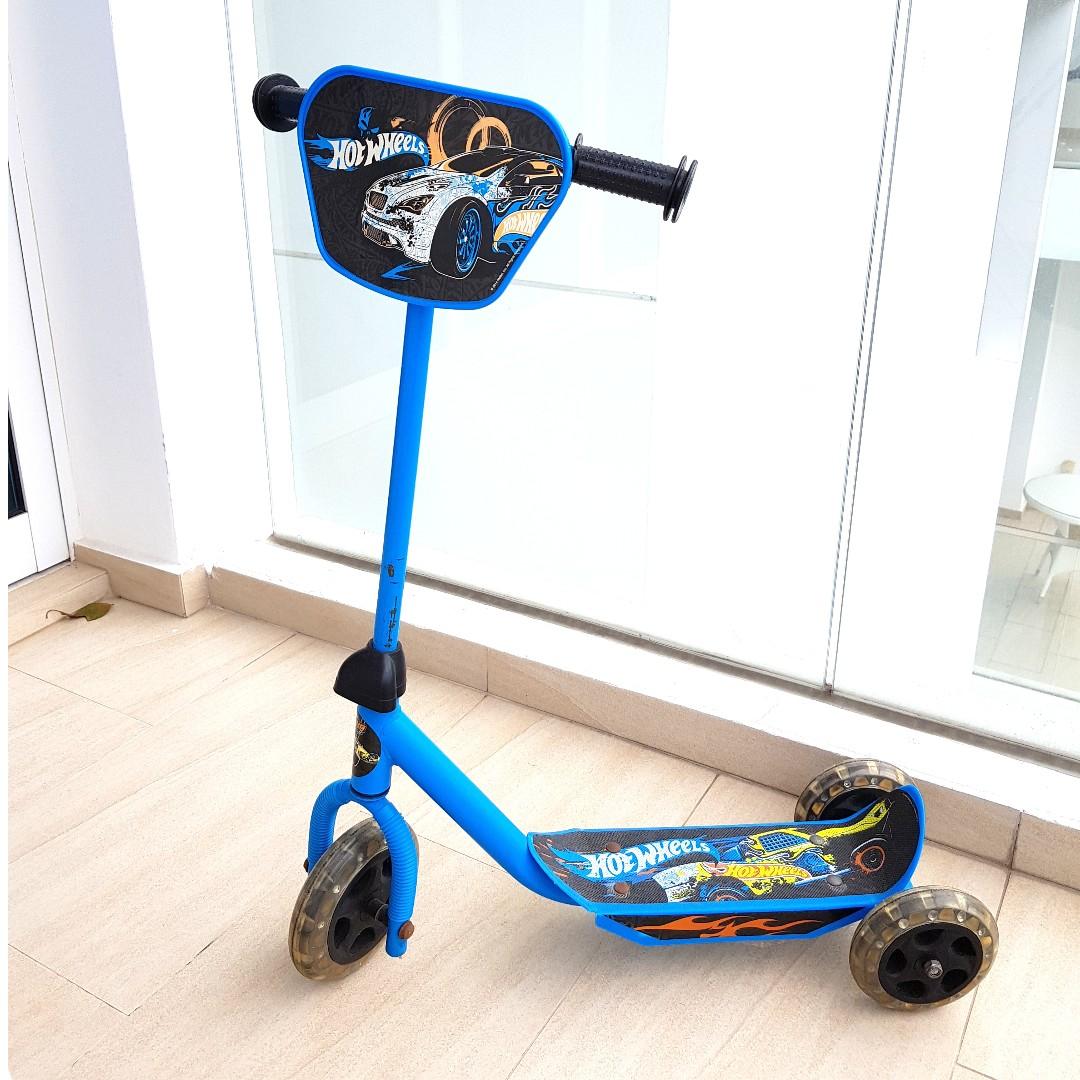 hot wheels scooter 3 wheel