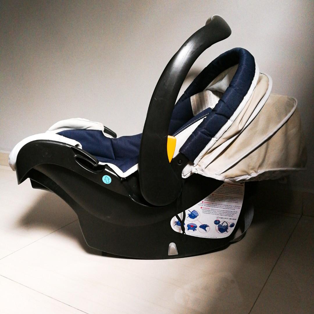 Lujo insertar Exponer Chicco Artsana Universal baby car seat, Babies & Kids, Going Out, Car Seats  on Carousell