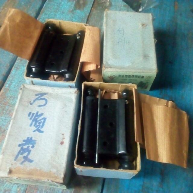 Engsel Pintu Koboi Design Craft Handmade Goods Accessories On Carousell Engsel pintu koboi juga bisa diatur supaya pintu tertutup sesuai dengan kehendak pemiliknya, dan bisa dipasang pada pintu tanpa ditakik. engsel pintu koboi design craft