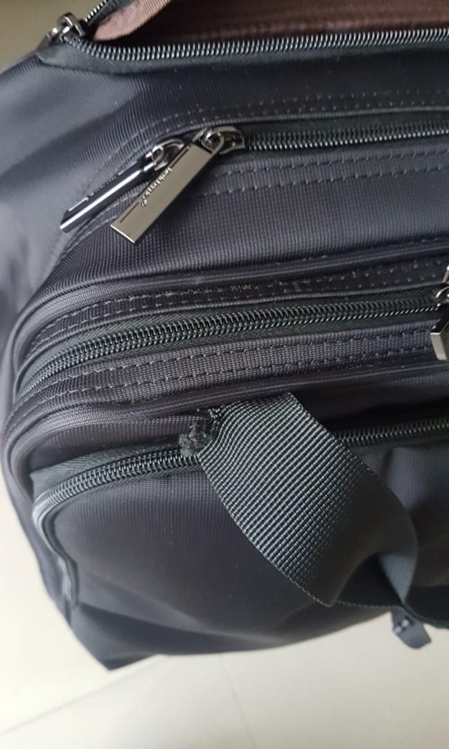 Hush Puppies laptop bag with wheels, Computers & Tech, Parts