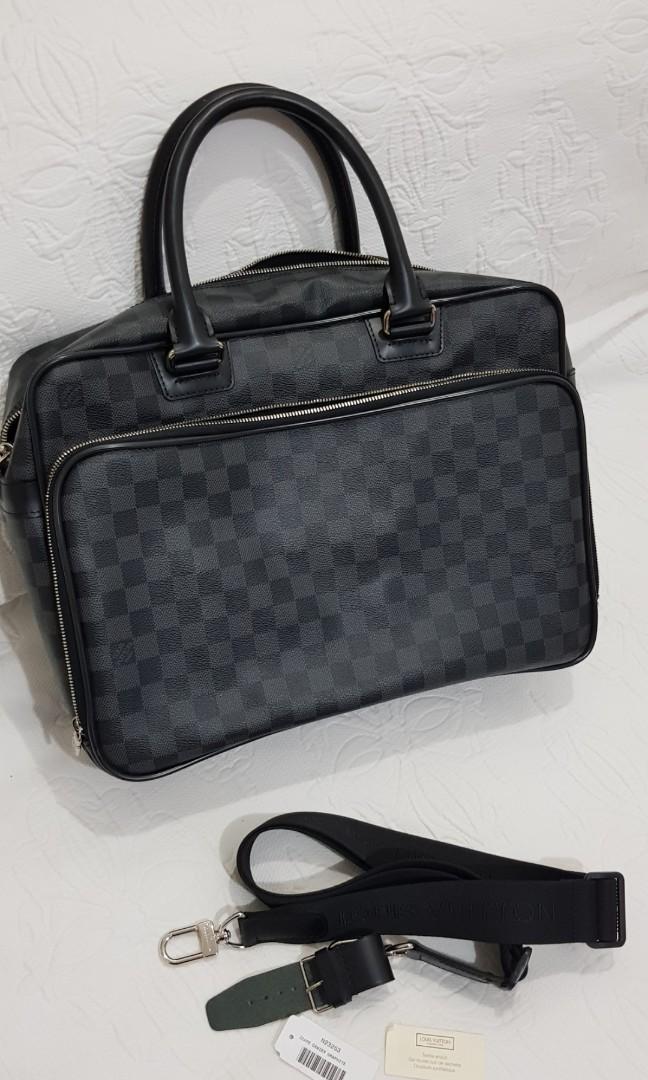 Laptop bag (Category: Laptops & Notebooks) located in Manila. Submitted by rouge_and_orange (Listing ID 194667989, Image 1). Description: .
