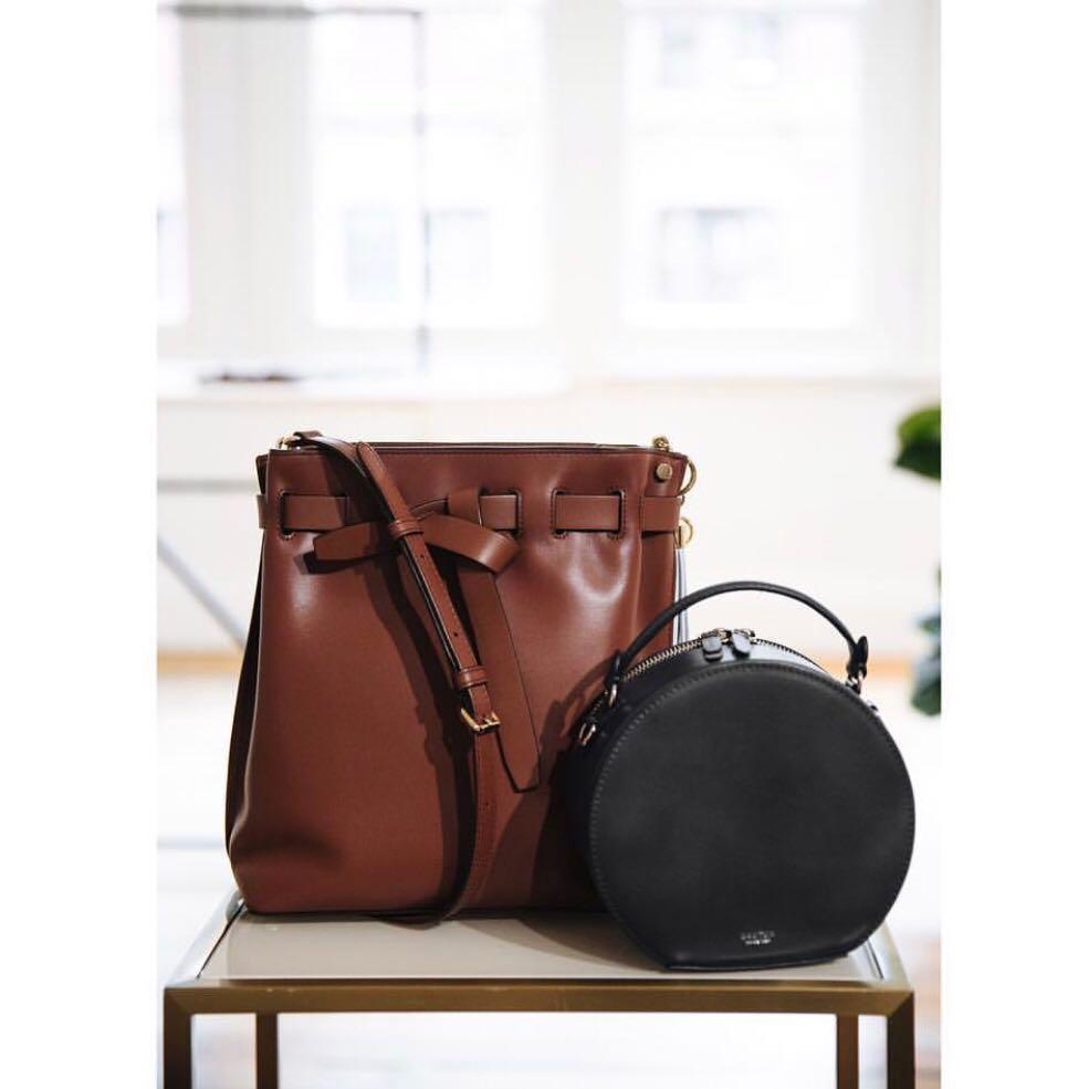 OROTON SCENIC CIRCLE BAG BLACK Women s Fashion Bags Wallets on Carousell