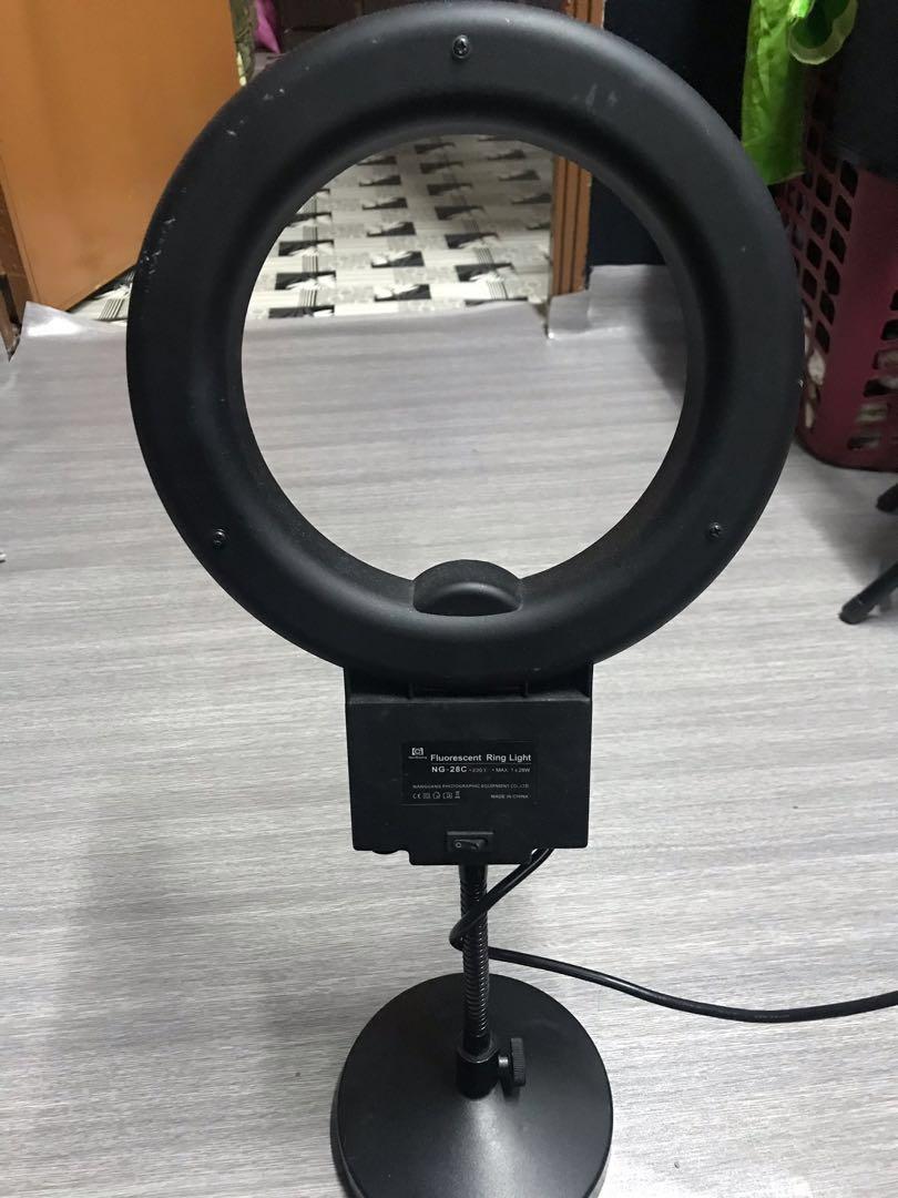 Ring Light (Category: Lighting & Studio Equipment) located in Kuala Lumpur. Submitted by mummyellysadtouch (Listing ID 194256166, Image 2). Description: Beli dah lama jarang pakai sbb nak jual ade yang lagi besar ringlight bkn untuk table sahaja ... tp bole msk sekali tripod stand juga... bole rujuk dlm gmbar contoh letak tripod stand (tripod stand x jual 😉 ) serius buyer ‼️‼️‼️ harge le bincang cod area sentul,kl.