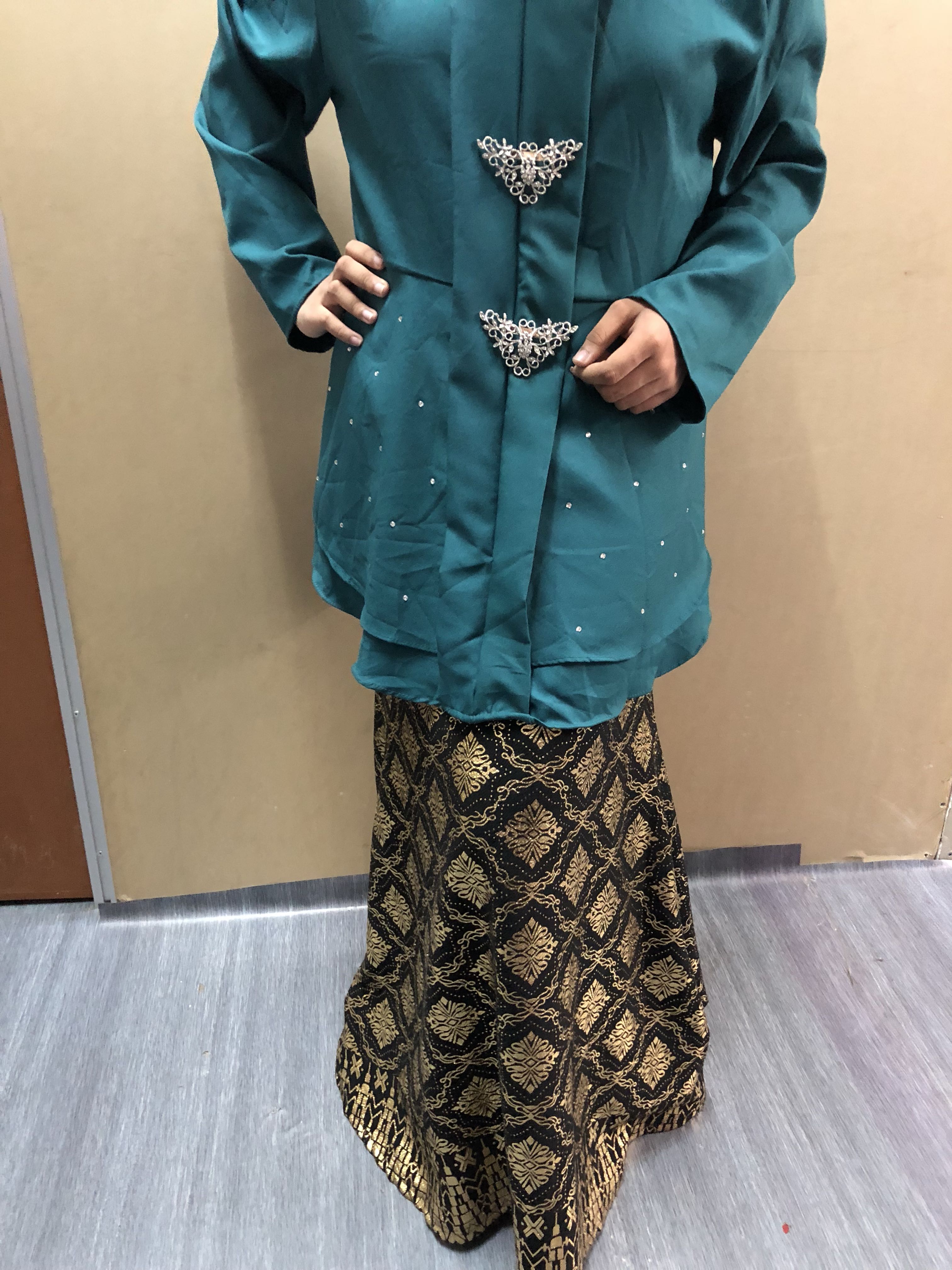 Set kebaya, Women's Fashion, Muslimah Fashion, Baju Kurung & sets on ...