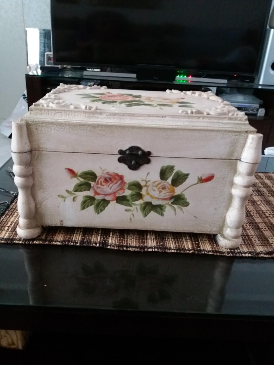 Storage box