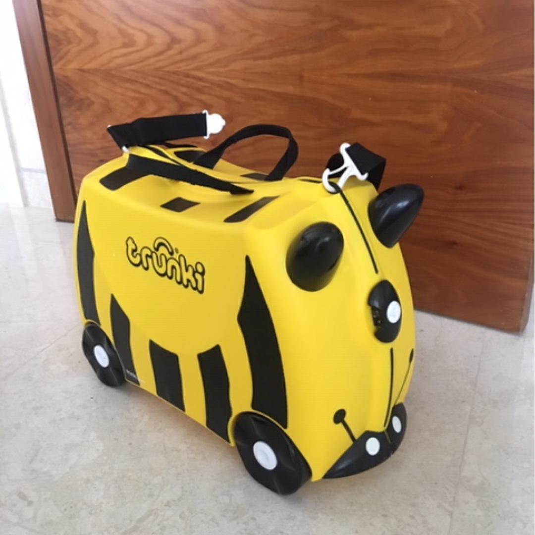 bumble bee trunki