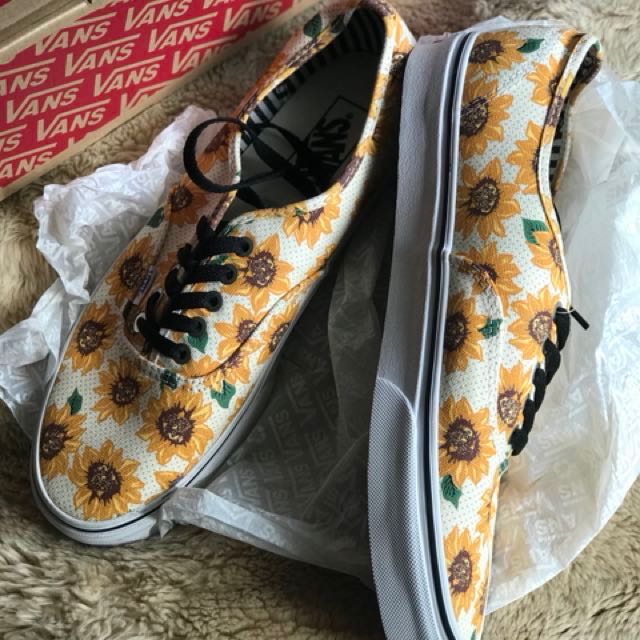 Vans Authentic, Men's Fashion, Sneakers on Carousell
