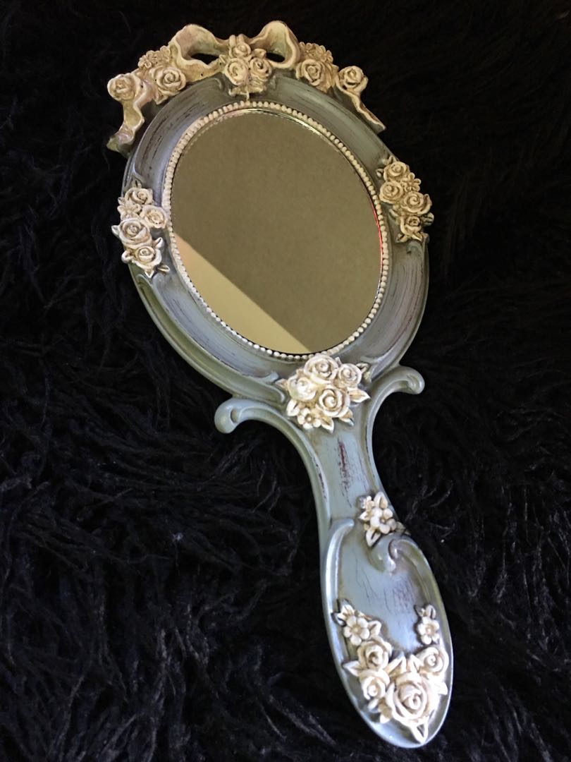 Vintage Style Hand Mirror, Women's Fashion, Watches & Accessories