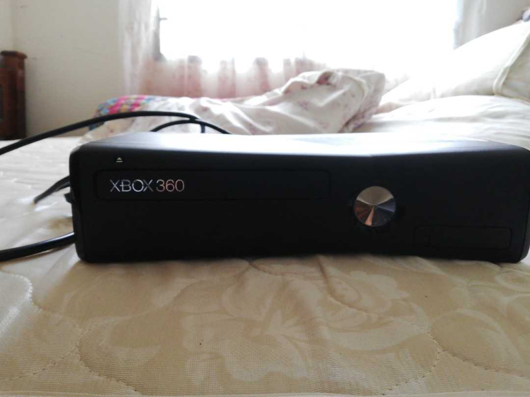 Xbox 360slim, Video Gaming, Video Game Consoles, Xbox on Carousell