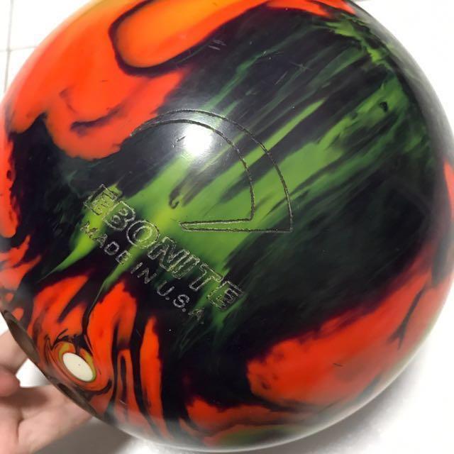 Ebonite Cyclone 11 lbs Bowling Ball (PRICE REDUCED), Sports Equipment