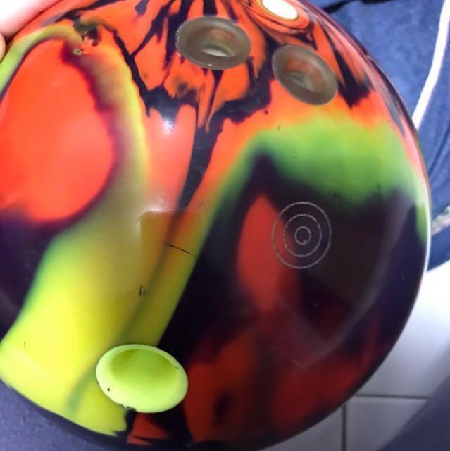 Ebonite Cyclone 11 lbs Bowling Ball (PRICE REDUCED), Sports Equipment