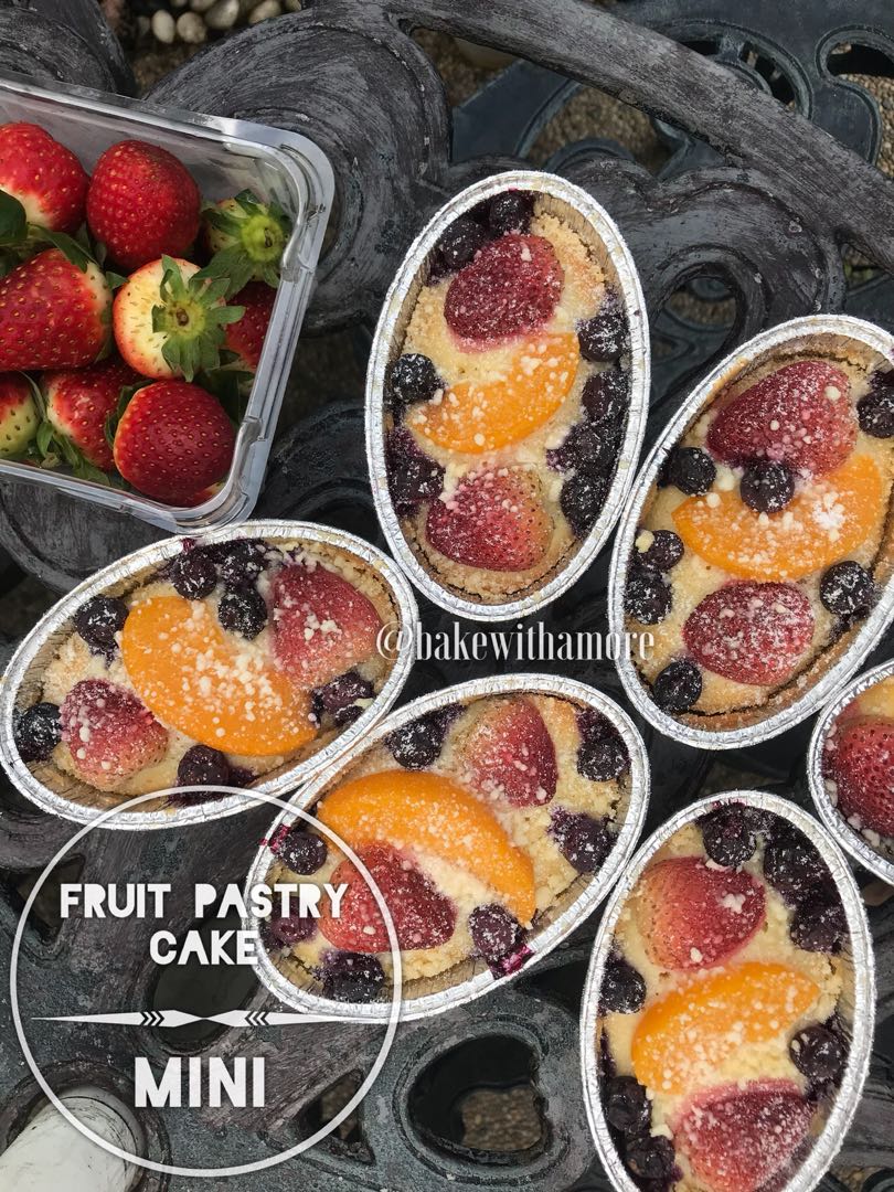 Piese Of Cake With Fruits Pastry, Custard, Cake, Nobody PNG Transparent  Image and Clipart for Free Download