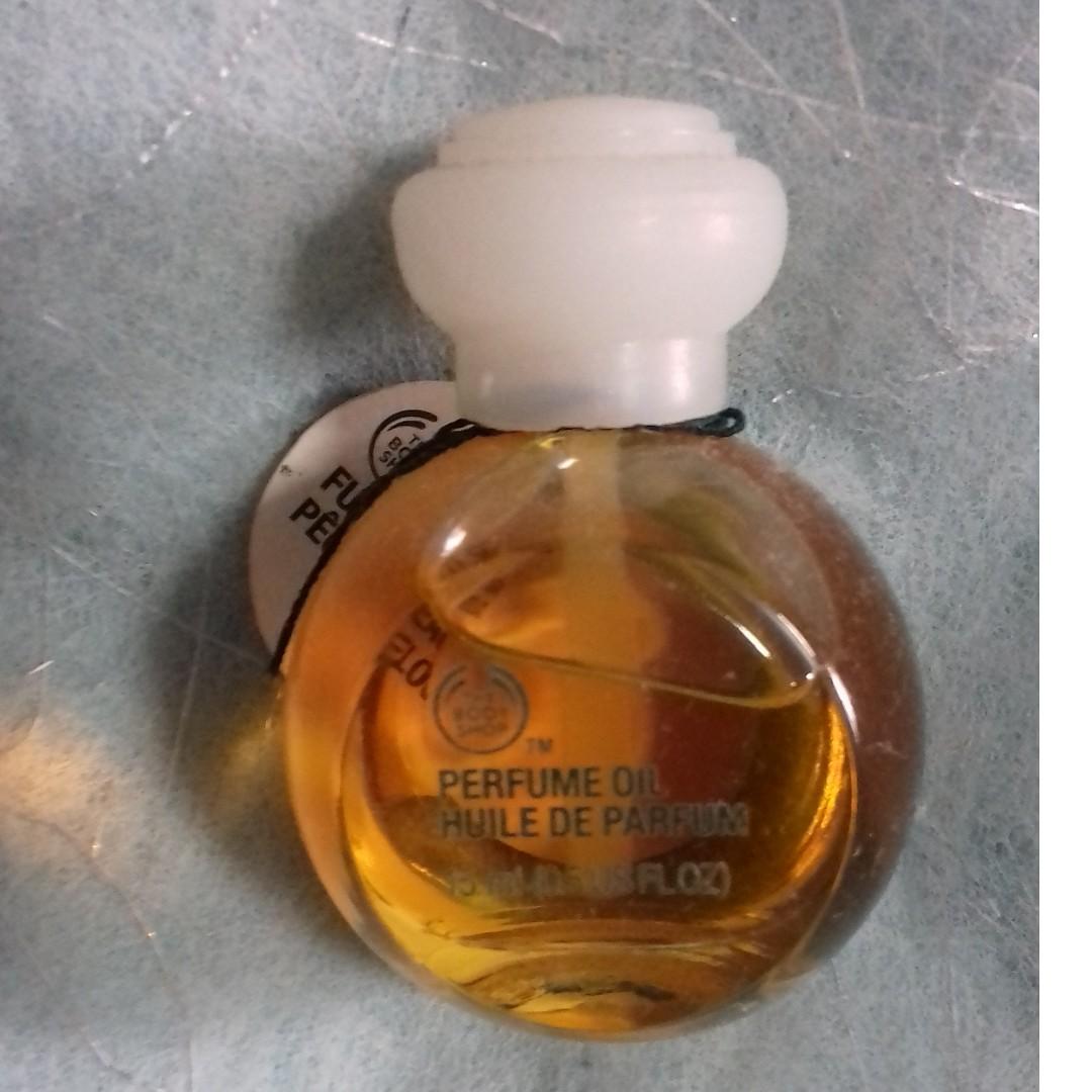 Fuzzy Peach Perfume Oil Everything Else On Carousell - robux hyile