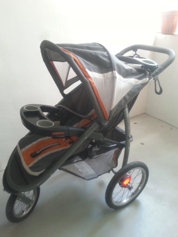 Graco Jogging Stroller, Babies & Kids, Going Out, Strollers on Carousell