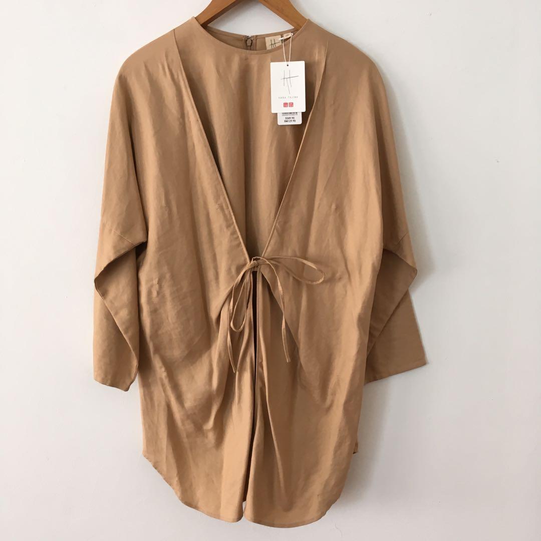 hana tajima uniqlo blouse