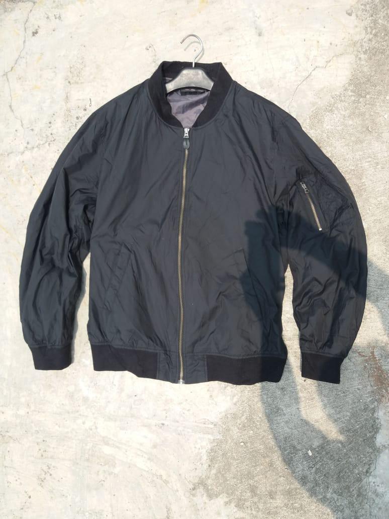 Jaket bomber uniqlo shop