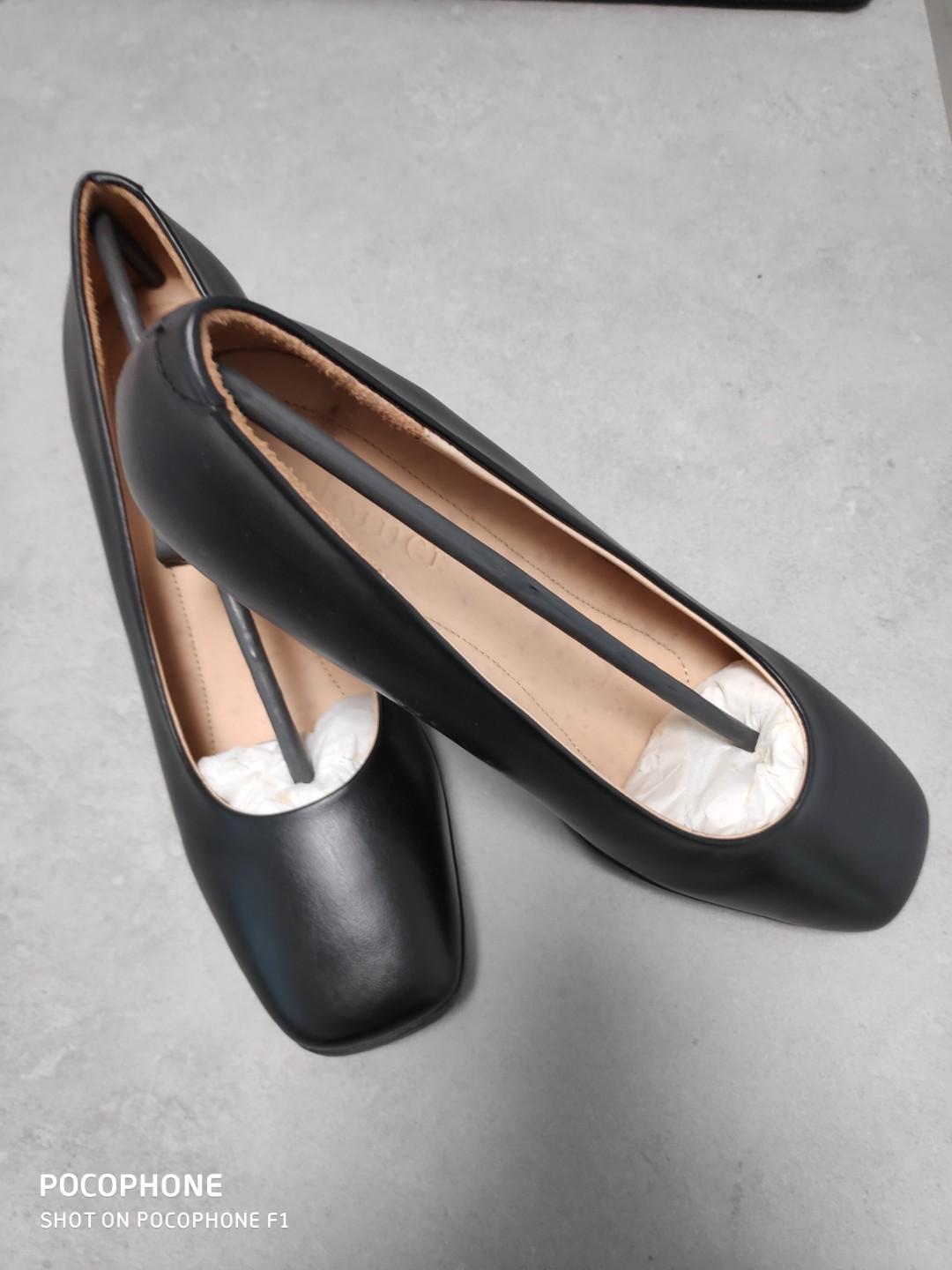 plain black leather court shoes