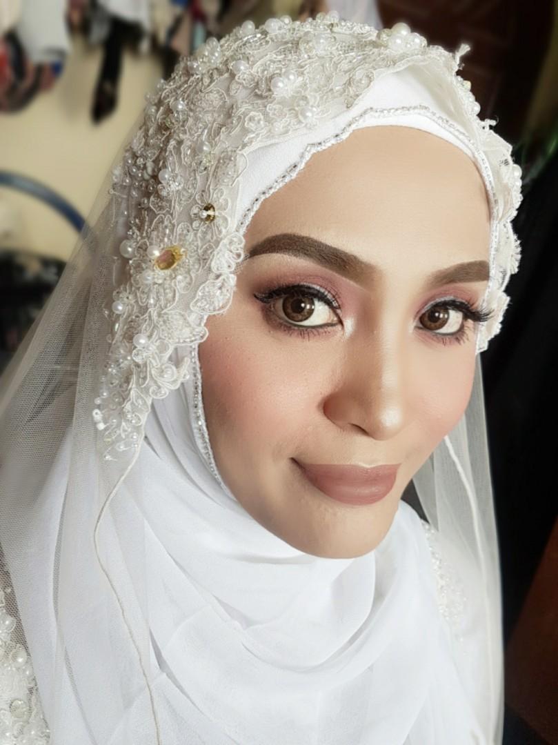 Makeup Services (Category: Makeup) located in Singapore. Submitted by mel_kamalia (Listing ID 194936298, Image 2). Description: *Freelance makeupartist* - Makeup and hairstyling - Bridal - Engagement - Events - Photoshoots Whatsapp me at 81330479 for more info..
