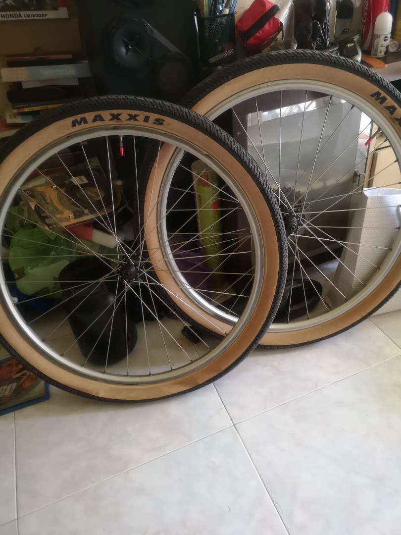 Maxxis minion whitewall hotsell