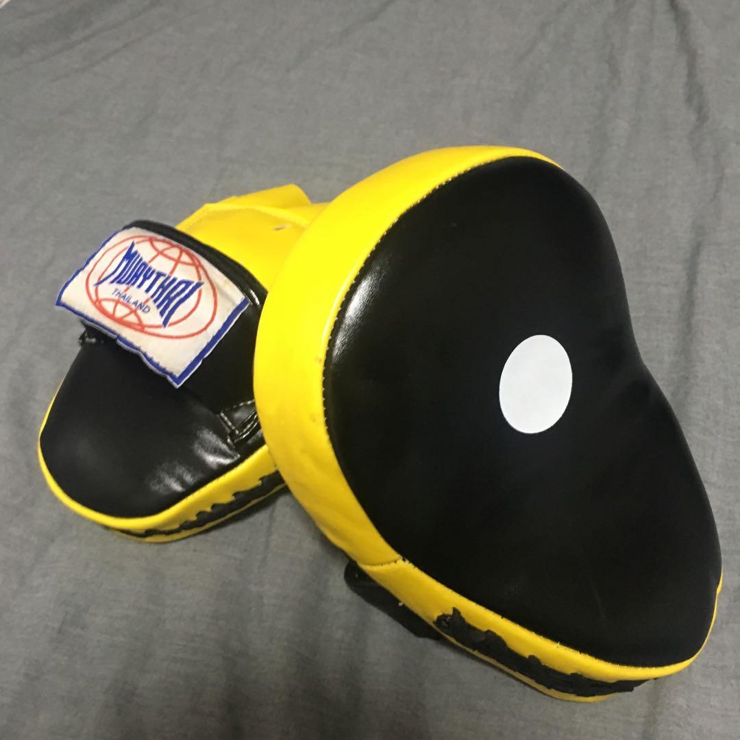 Muay Thai Curved Focus Mitts Black & Yellow, Sports Equipment, Sports