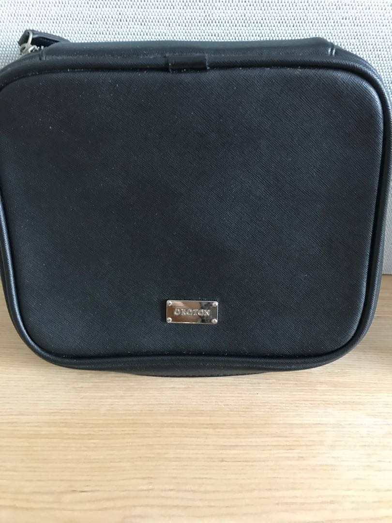 Oroton toiletry bag sales