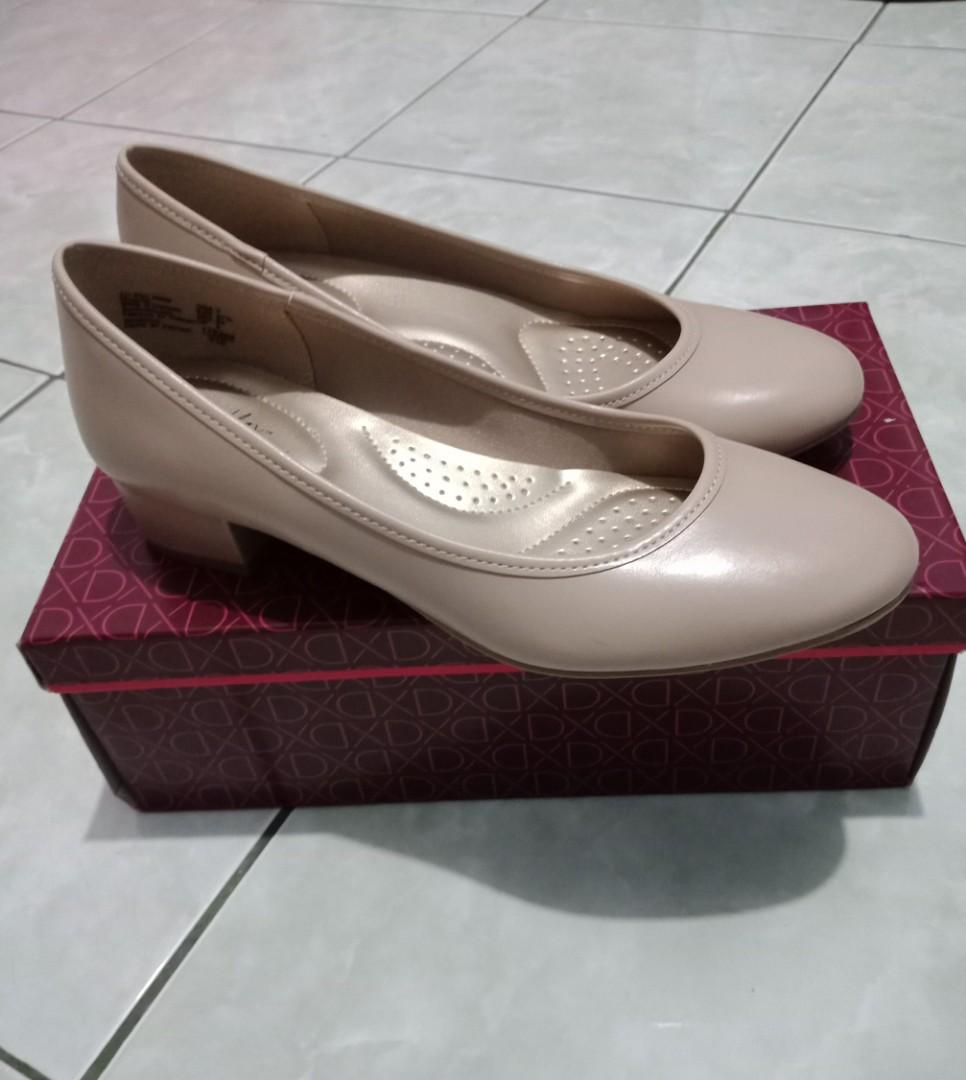 Payless Dexflex Comfort Nude Shoes Size 7 On Carousell