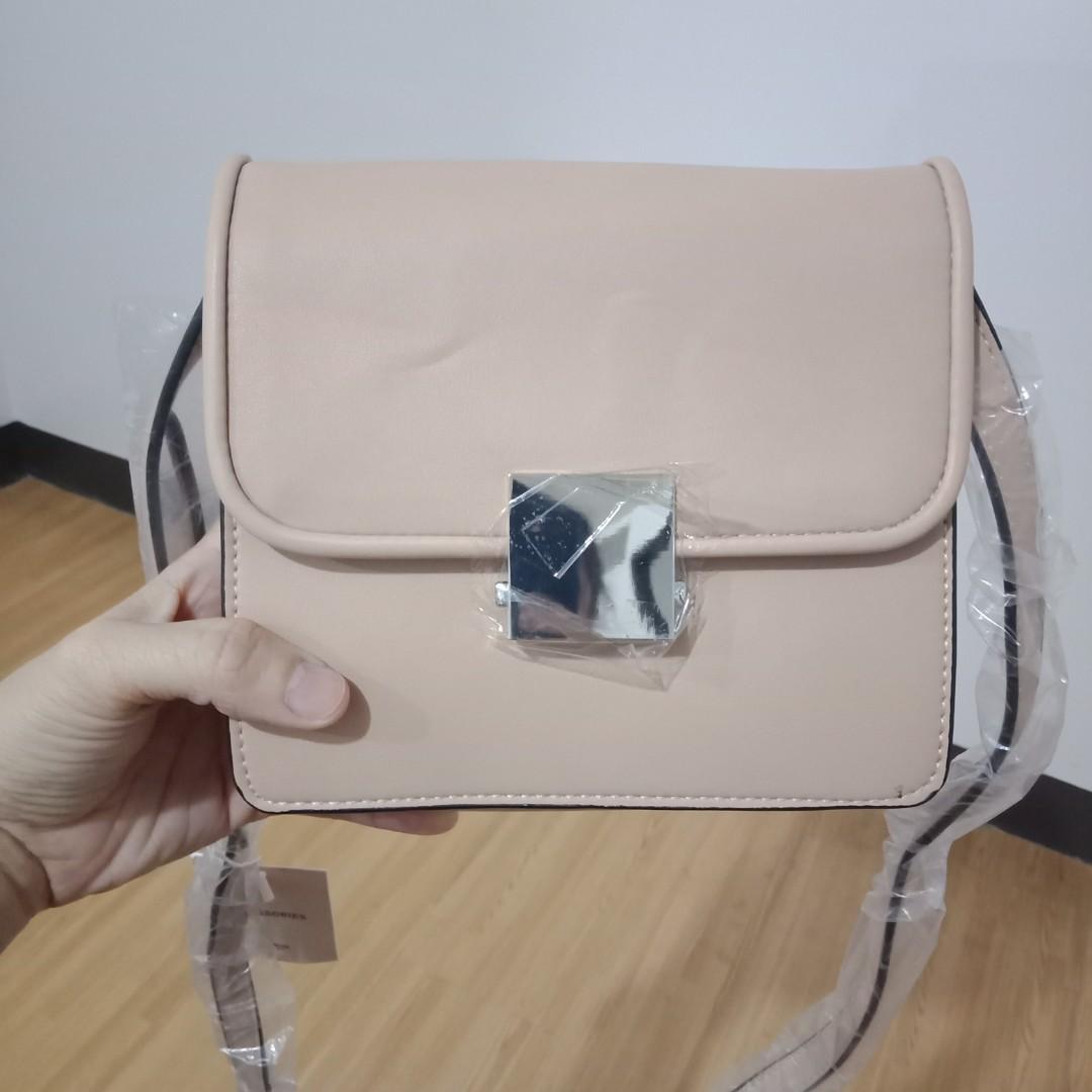 sling bag pull and bear