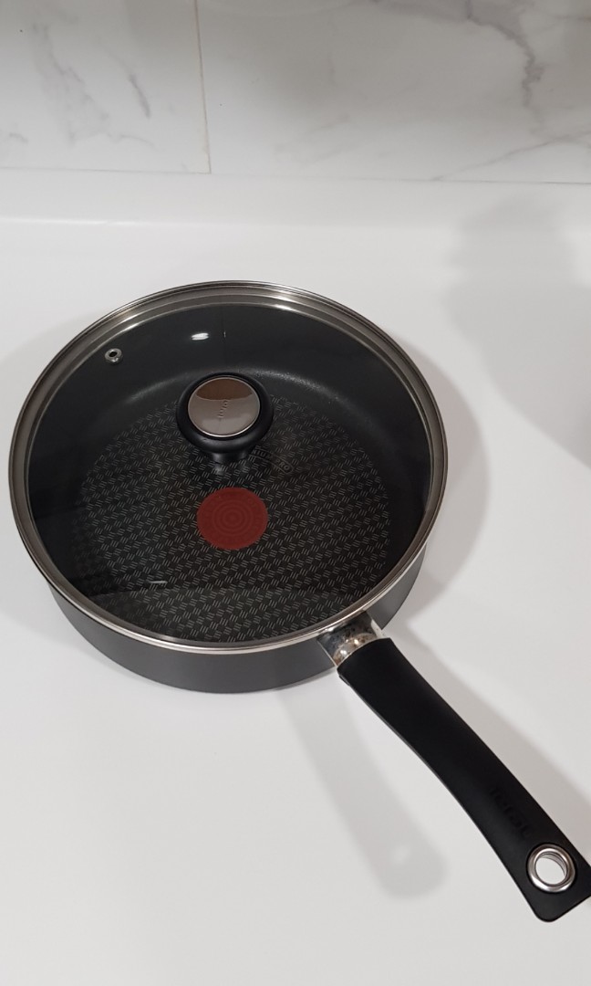 Tefal Nonstick Frying Pan with Cover Titanium Pro Made In France