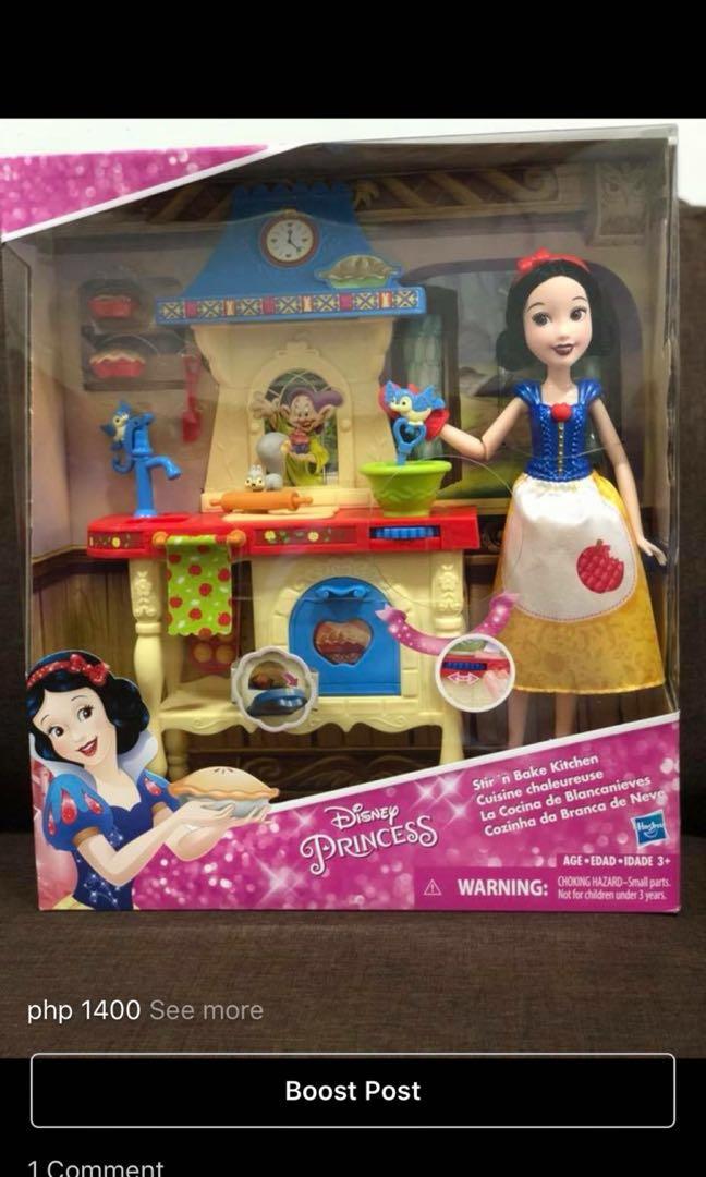 Disney Princess existió back Tube Snow White's stir 'n Bake Kitchen 