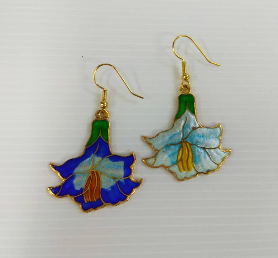 Yolande recommends best of Asian hand painted enamel necklaces porn photo 2020 Taylor bow sex clip
