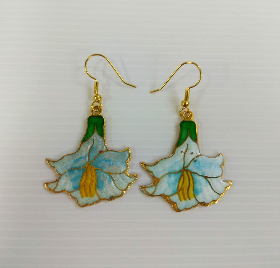 Cozine recommends best of Asian hand painted enamel necklaces Aniston break in jennifer nude up