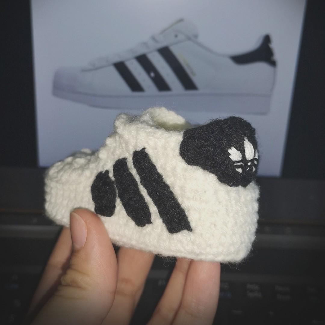 crochet baby sneakers/booties/shoe 