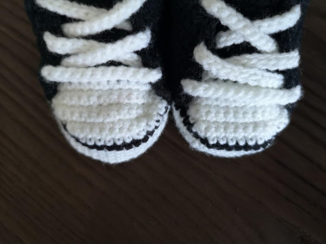 White crochet shop converse shoes