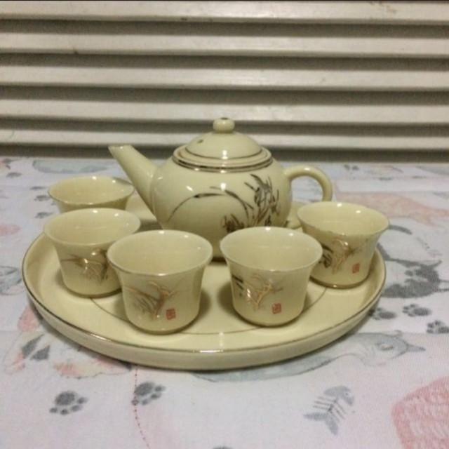 Chinese Tea Set (Category: Coffee & Tea Tableware) located in Paranaque City. Submitted by tsentiatsen (Listing ID 195111592, Image 1). Description: .
