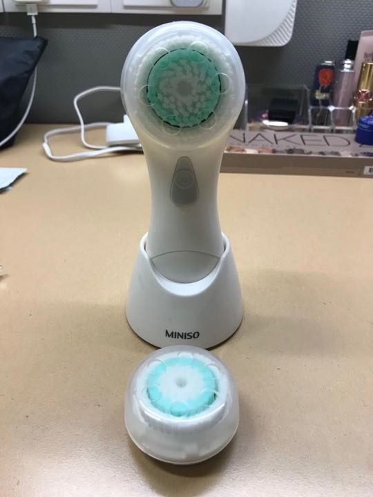 Miniso face brush, Beauty & Personal Care, Face, Face Care on Carousell