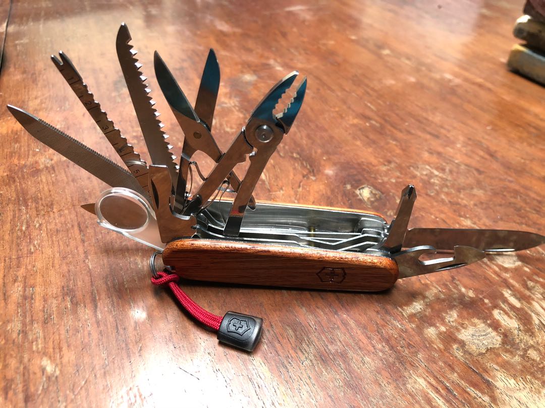pisau lipat swiss army Victorinox Swisschamp Wood di Carousell