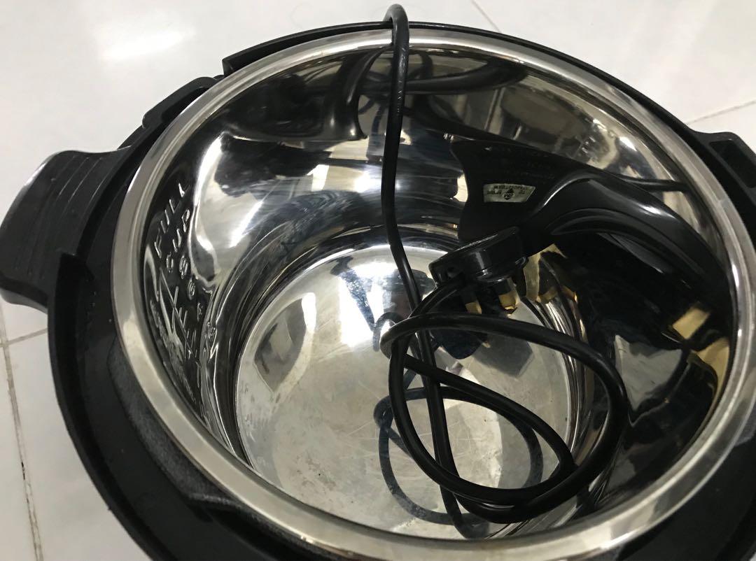 RUSSEL TAYLORS PRESSURE COOKER, TV & Home Appliances, Kitchen