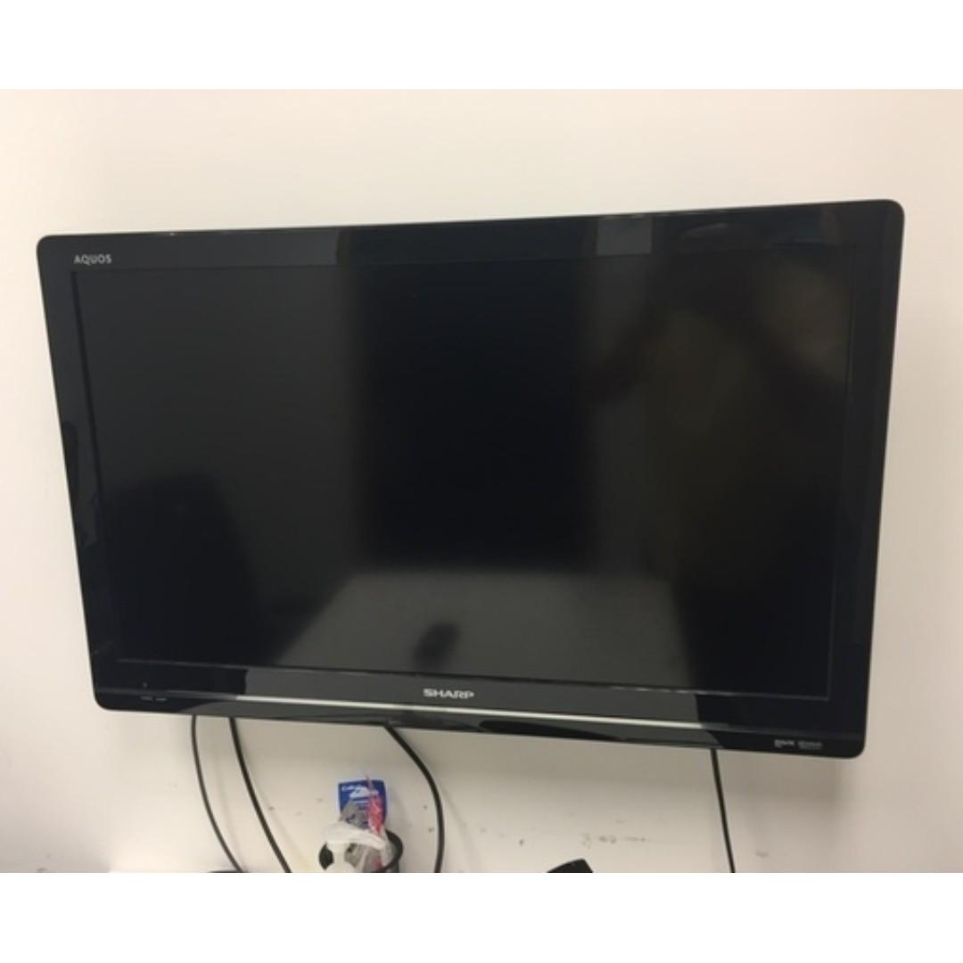 Sharp Aquos 32" LED HD Tv (Made in Japan Panel) with Mounting Rack, 家庭