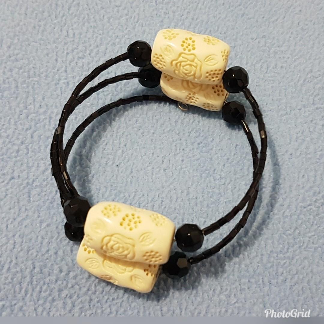 Black & White Wire Bracelet (Category: Bracelets) located in Paranaque City. Submitted by mamaalphaecho (Listing ID 195192958, Image 1). Description: = READ THE ENTIRE AD PRIOR TO INQUIRY. Click "READ MORE" = This is a used item so please manage your expectations. RFS: Decluttering Price is FIRM. Lowballers will not be entertained. Payment is thru bank deposit (BDO, Metrobank or BPI). No meet ups. Shipping c/o buyer via Zoom (cheapest but slowest
