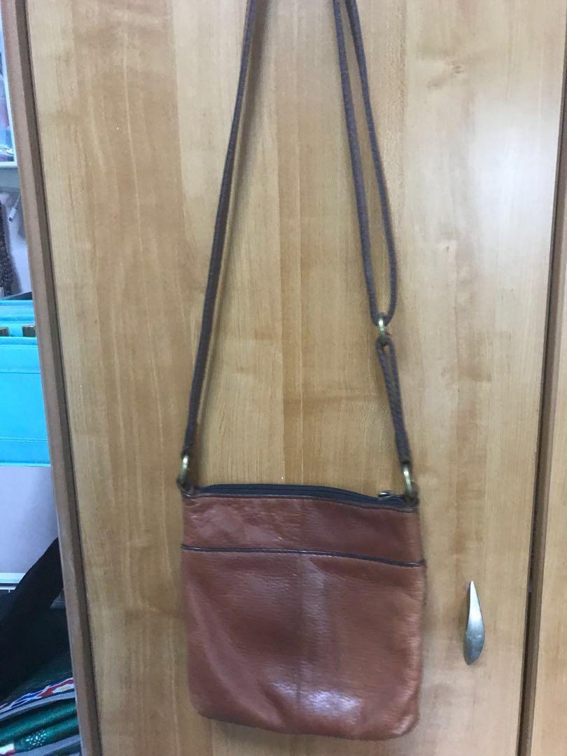 fossil sling bag price