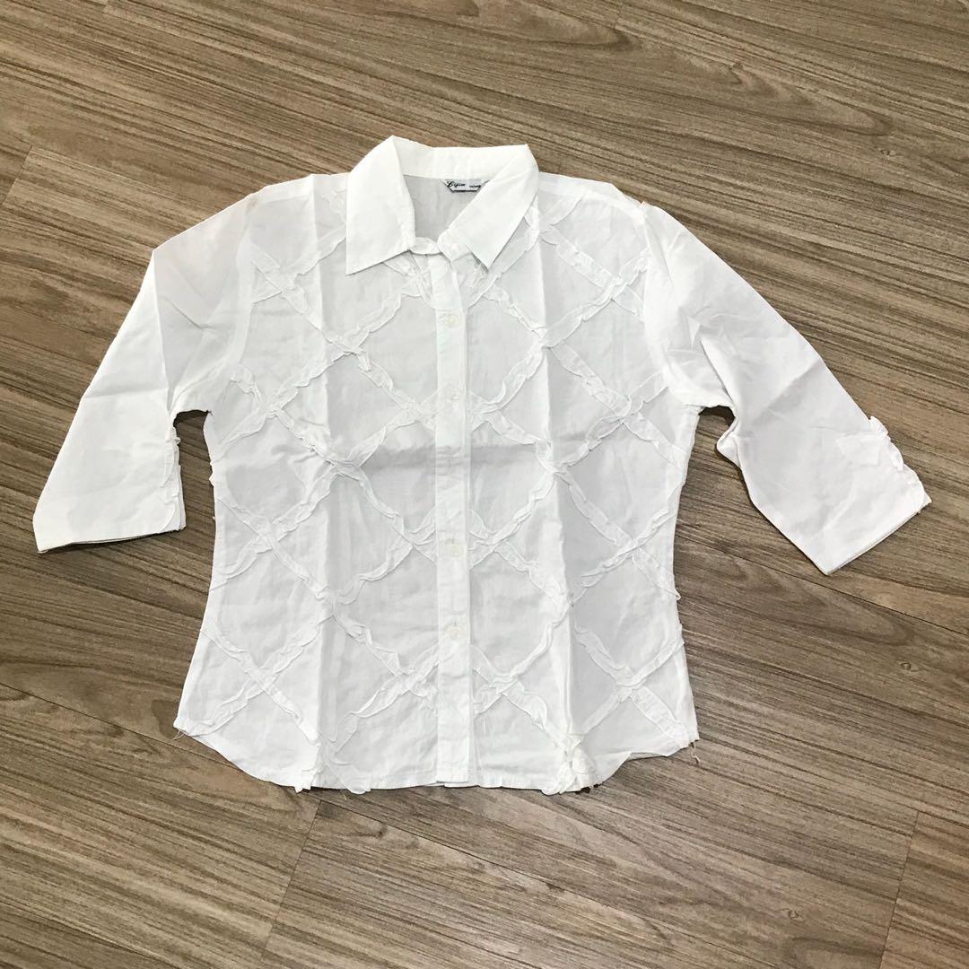 Kemeja Putih Lengan 3 4 Motif Jahit Rimple Ld 88cm Panjang Baju 56cm Fesyen Wanita Pakaian Wanita Atasan Di Carousell